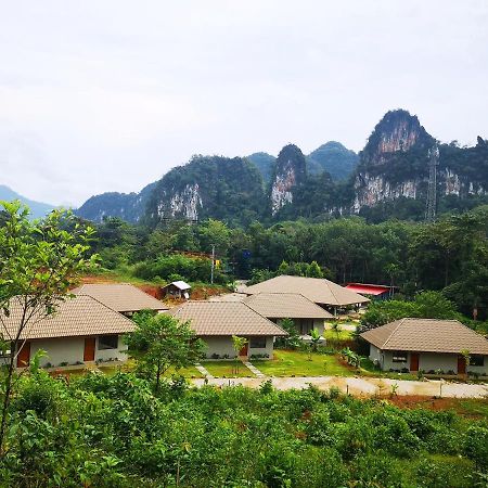 Отель The Liveliwoods Khao Sok National Park Экстерьер фото