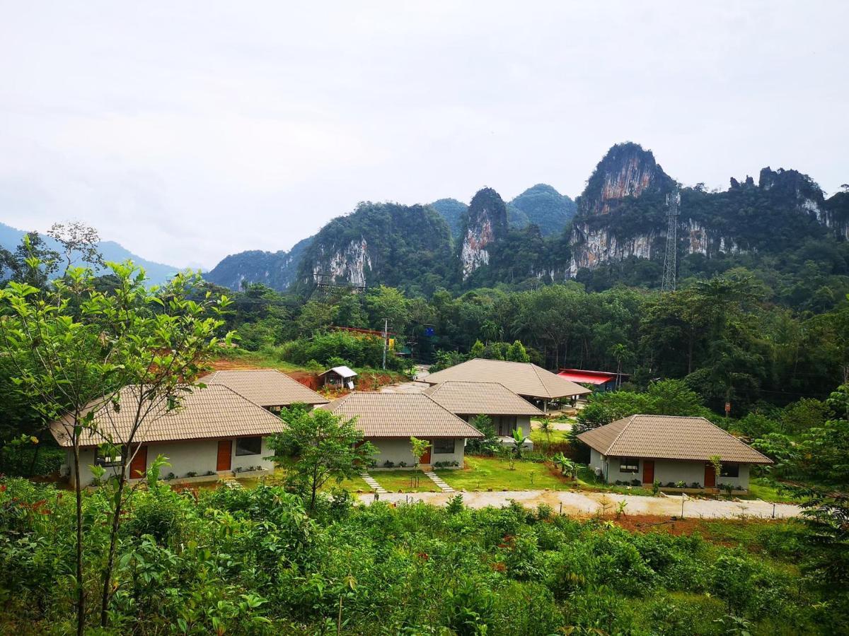Отель The Liveliwoods Khao Sok National Park Экстерьер фото