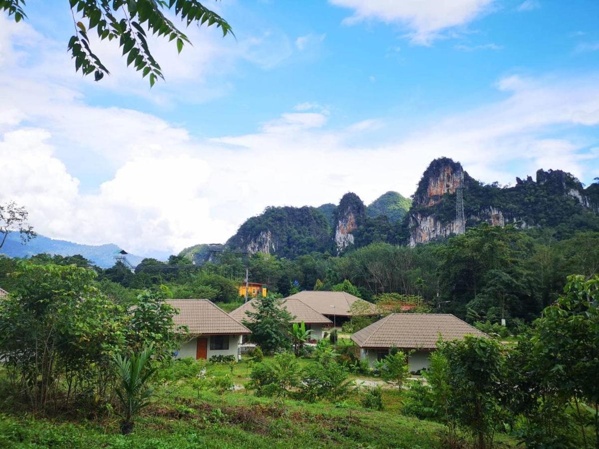 Отель The Liveliwoods Khao Sok National Park Экстерьер фото