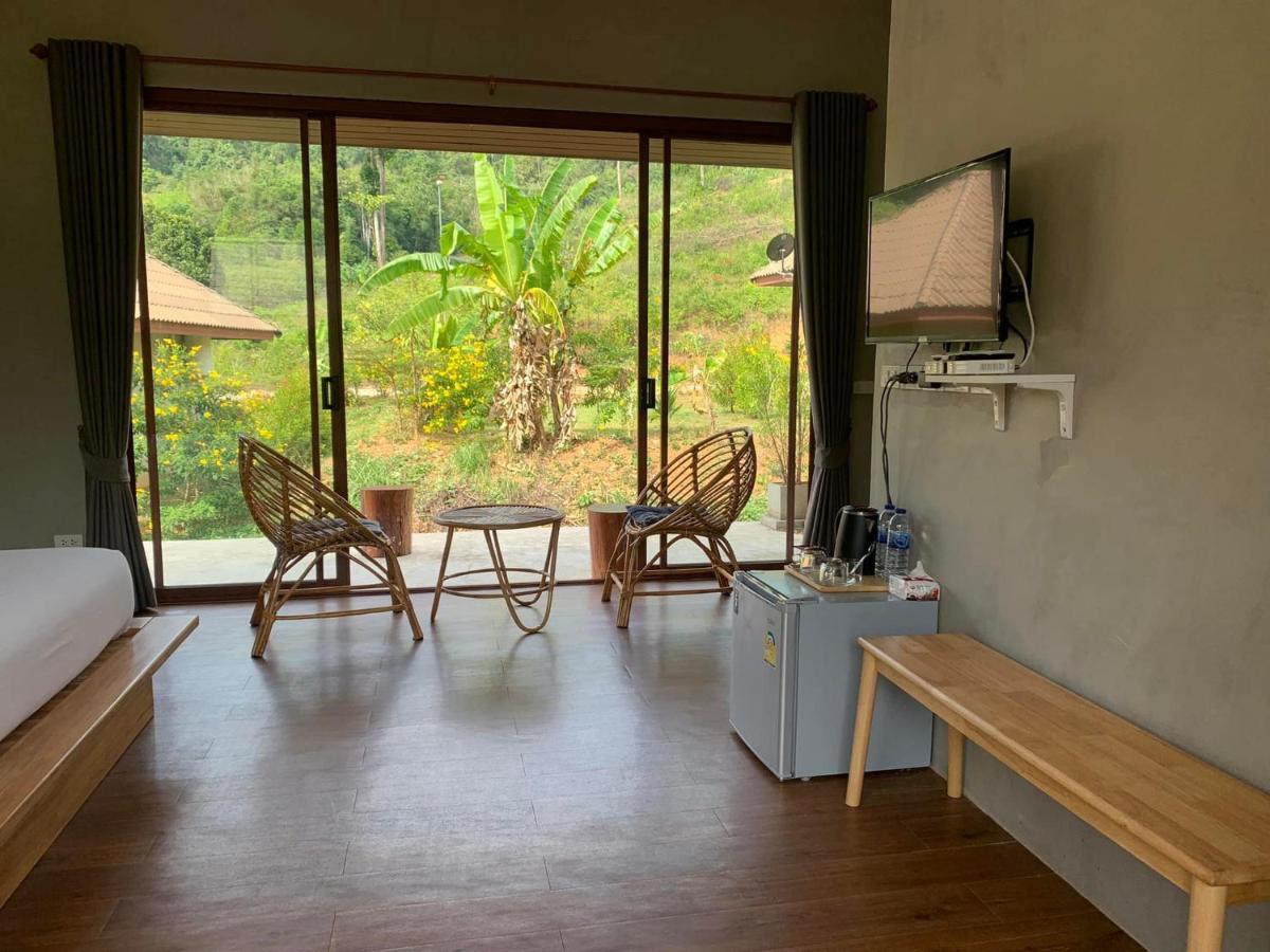 Отель The Liveliwoods Khao Sok National Park Экстерьер фото