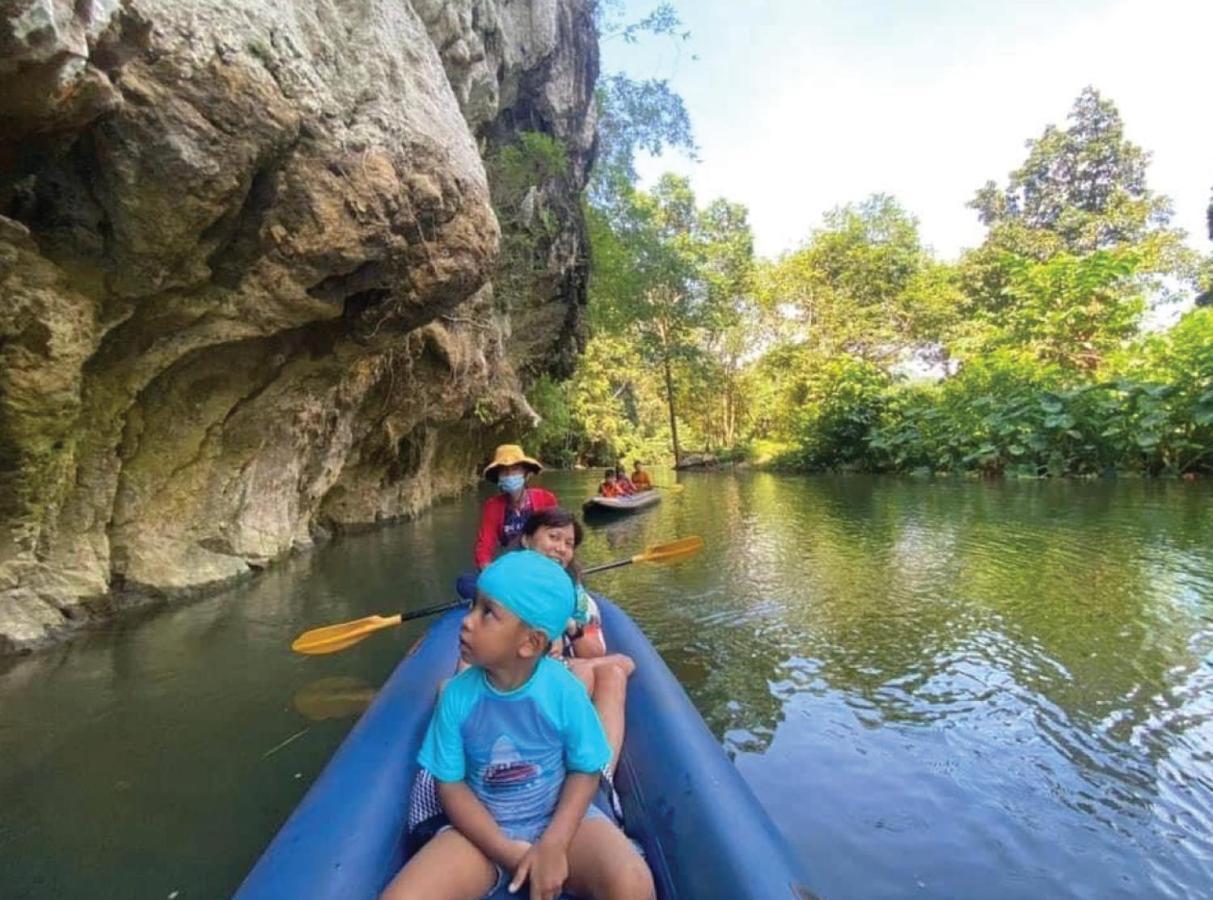 Отель The Liveliwoods Khao Sok National Park Экстерьер фото