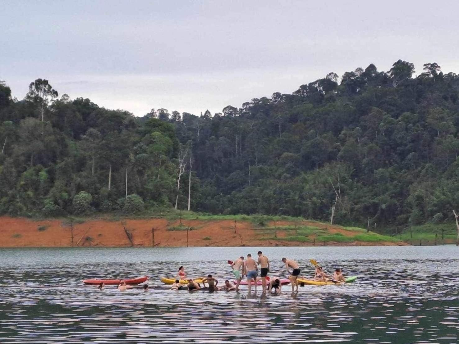 Отель The Liveliwoods Khao Sok National Park Экстерьер фото