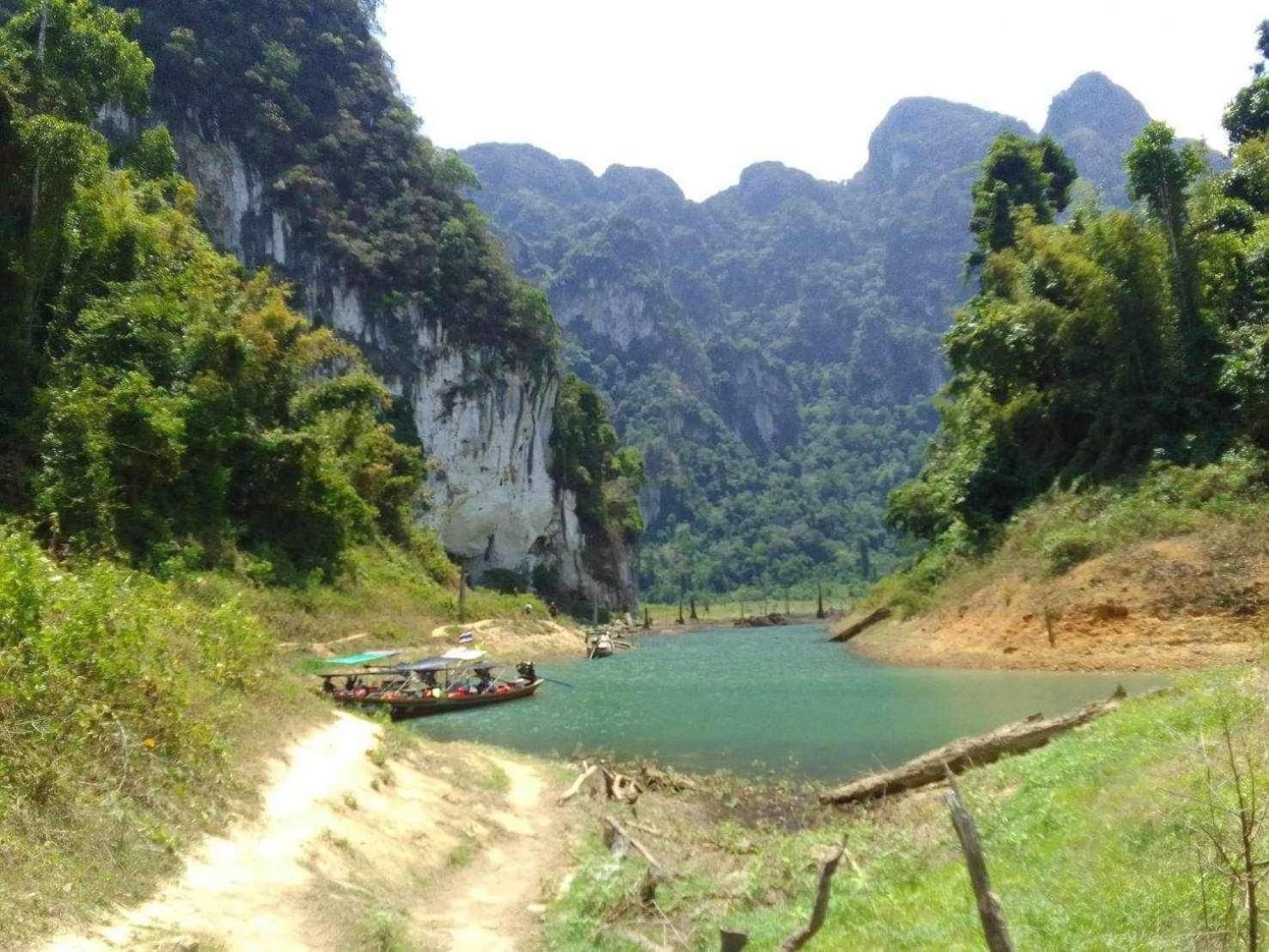 Отель The Liveliwoods Khao Sok National Park Экстерьер фото