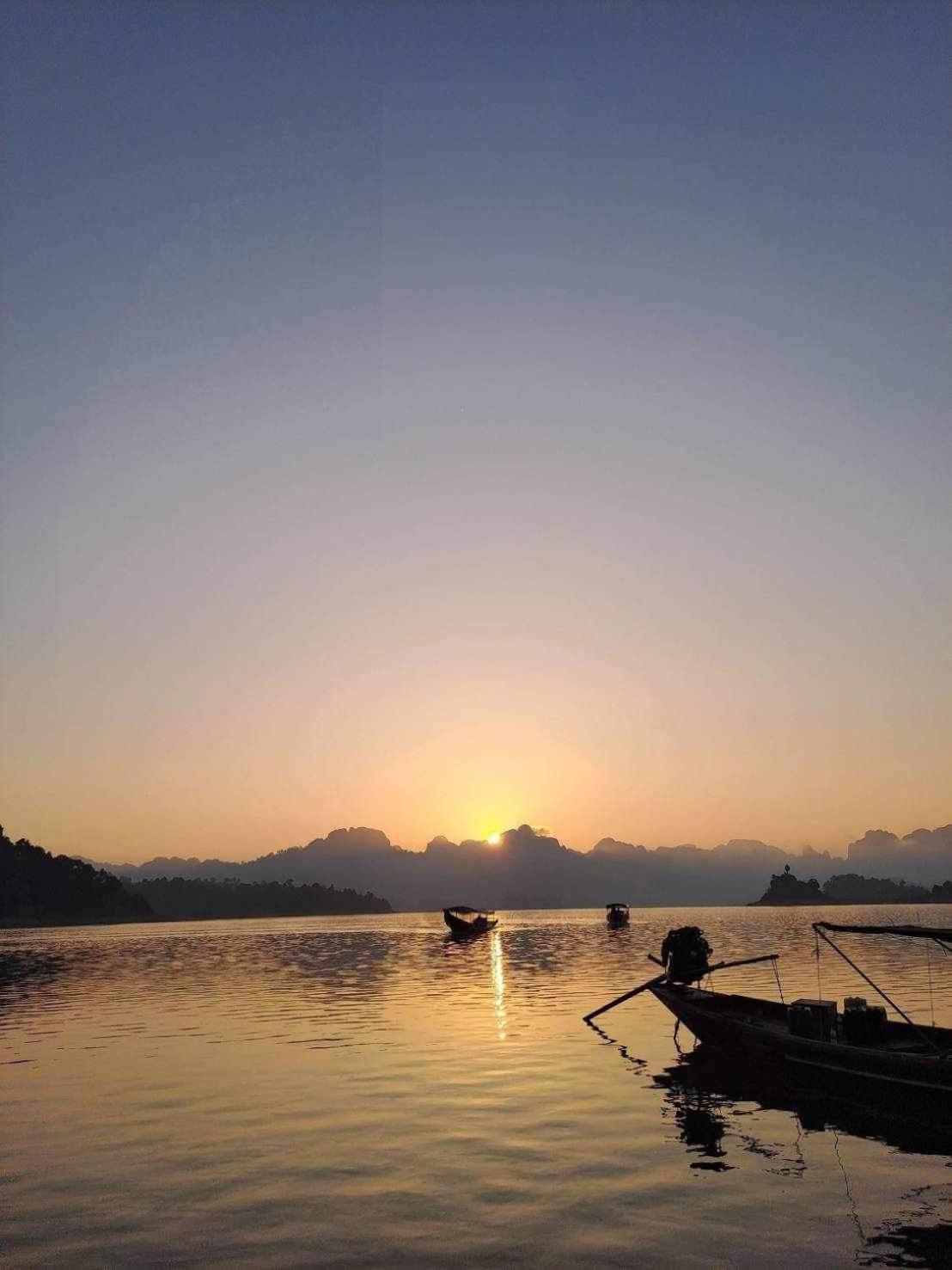 Отель The Liveliwoods Khao Sok National Park Экстерьер фото